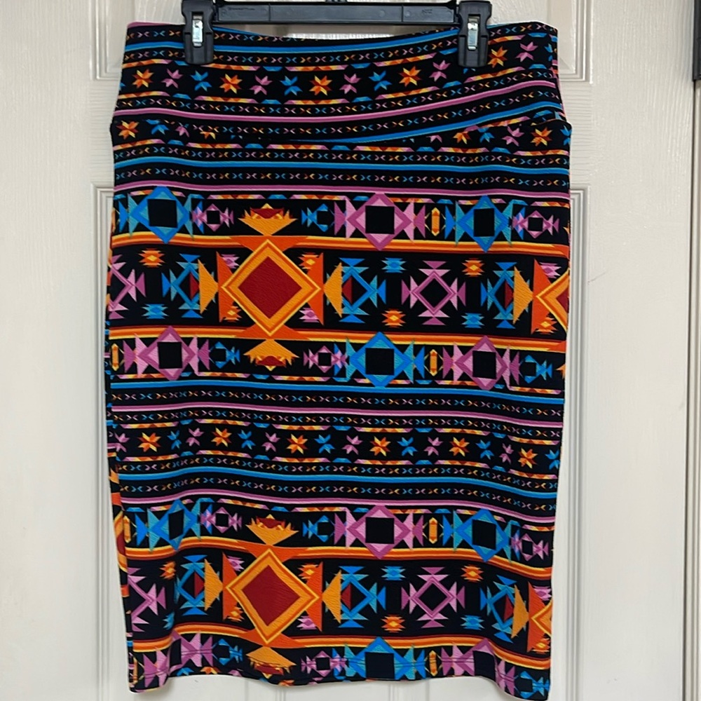 LuLaRoe skirt size XL. Great condition! Beautiful print